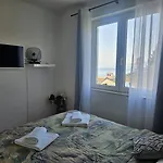 Atemberaubendes Nur 50 Meter Zum Mit Meerblick * Нови-Винодолски