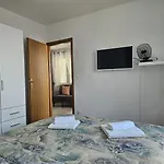 Atemberaubendes Nur 50 Meter Zum Mit Meerblick Апартаменты