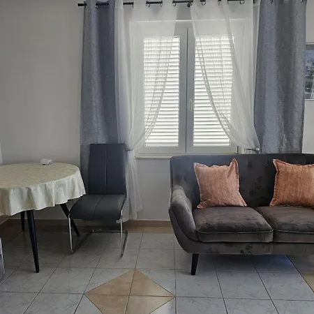 Apartment Atemberaubendes Nur 50 Meter Zum Mit Meerblick Novi Vinodolski