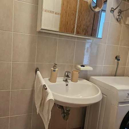 Atemberaubendes Nur 50 Meter Zum Mit Meerblick Lägenhet Novi Vinodolski