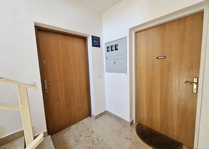 Atemberaubendes Nur 50 Meter Zum Mit Meerblick Apartment Novi Vinodolski