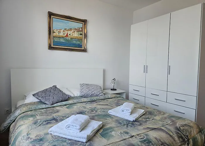 Atemberaubendes Nur 50 Meter Zum Mit Meerblick * Novi Vinodolski
