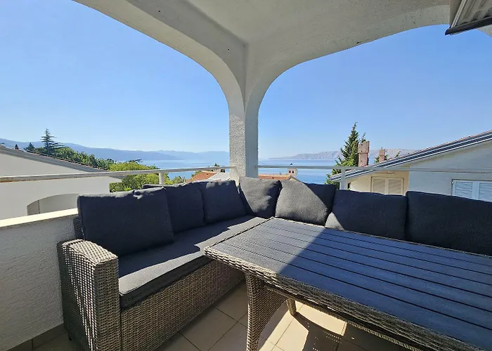 Apartment Atemberaubendes Nur 50 Meter Zum Mit Meerblick Novi Vinodolski