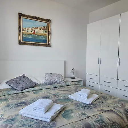 Atemberaubendes Nur 50 Meter Zum Mit Meerblick * Novi Vinodolski